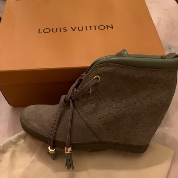 NEVER WORN - Picture 2 of 2